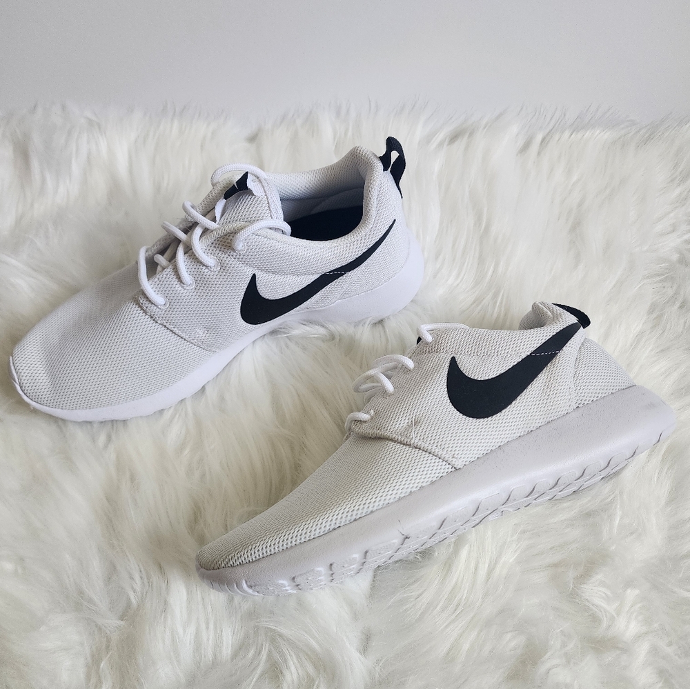 Nike Roshe One Women's Running Shoes  NWOT